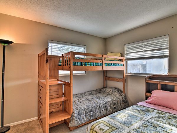 Charming 2 Bedroom Home on Bradenton Sleeps 7 Guests