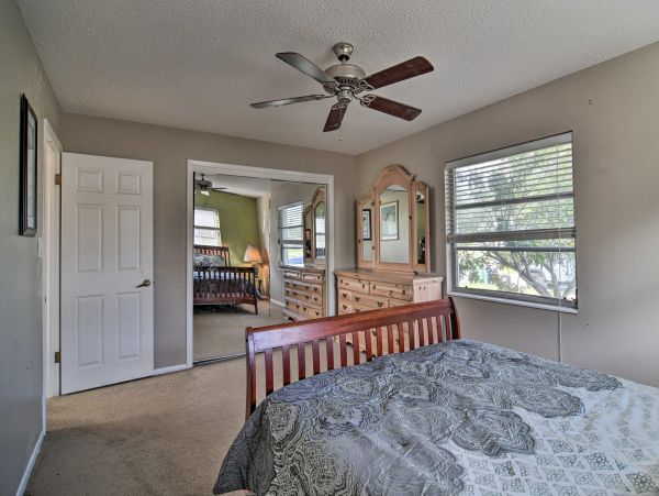 Charming 2 Bedroom Home on Bradenton Sleeps 7 Guests