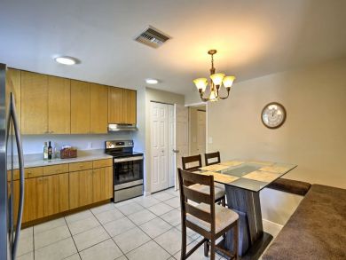 St. Petersburg Home 933980