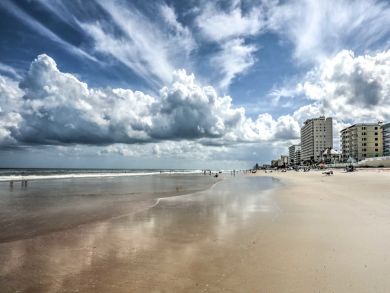 Daytona Beach Home 933992
