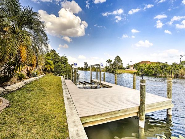 Gorgeous Vacation Home in Cape Coral with Pool and Boat Dock