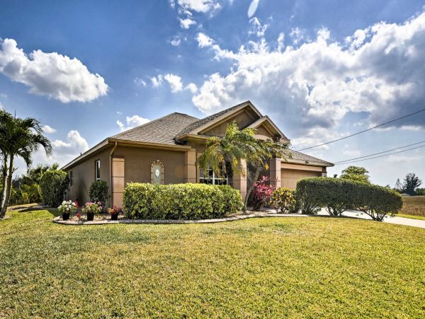 Gorgeous Vacation Home in Cape Coral with Pool and Boat Dock