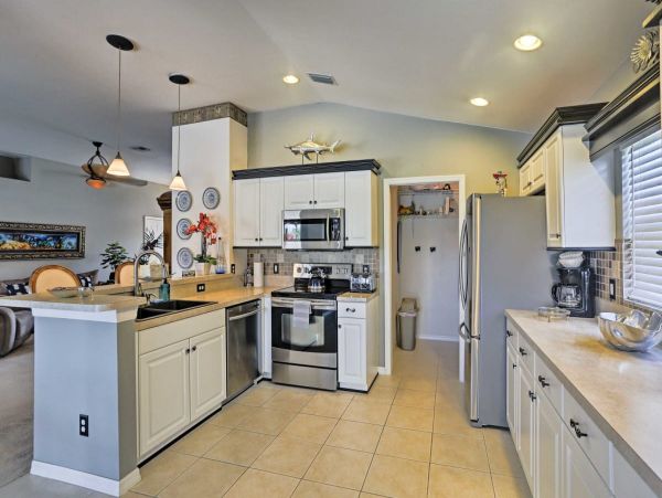 Gorgeous Vacation Home in Cape Coral with Pool and Boat Dock