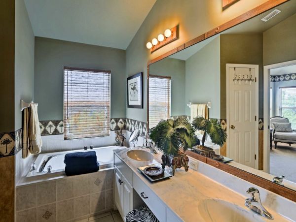 Gorgeous Vacation Home in Cape Coral with Pool and Boat Dock