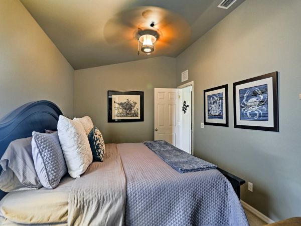 Gorgeous Vacation Home in Cape Coral with Pool and Boat Dock