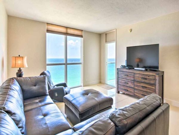 Stunning Vacation Condo with Ocean Views