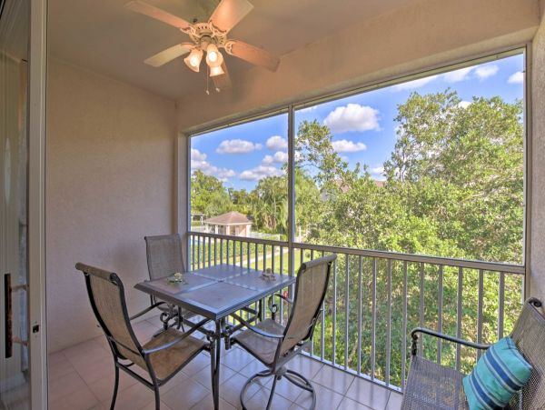 Coastal Vacation Rental in Naples 2 Bedrooms Walk To Beach