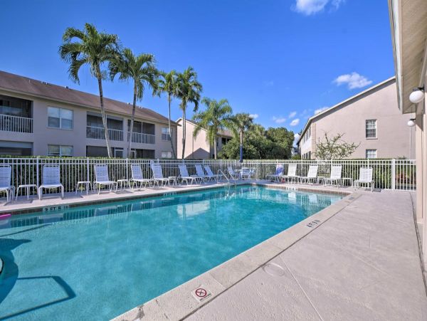 Coastal Vacation Rental in Naples 2 Bedrooms Walk To Beach