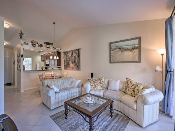 Coastal Vacation Rental in Naples 2 Bedrooms Walk To Beach
