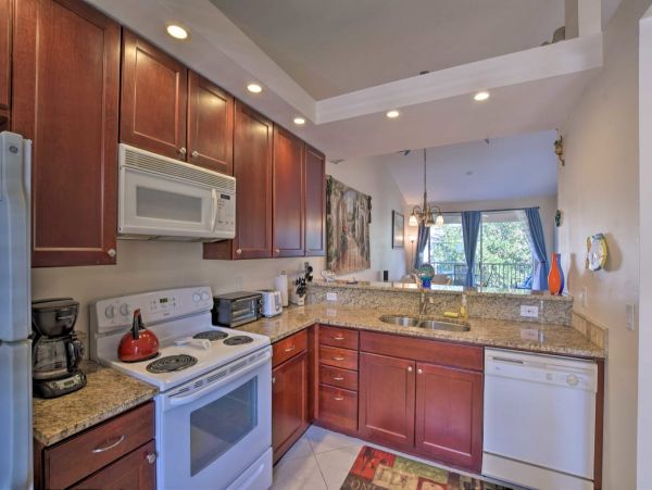 Coastal Vacation Rental in Naples 2 Bedrooms Walk To Beach