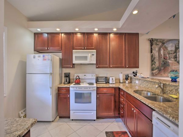 Coastal Vacation Rental in Naples 2 Bedrooms Walk To Beach