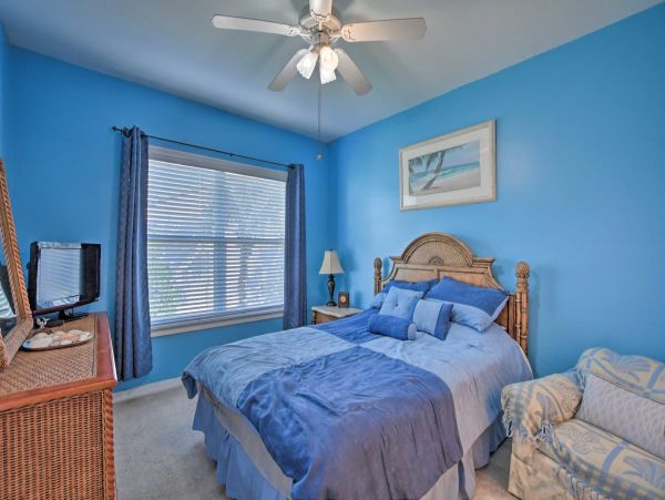 Coastal Vacation Rental in Naples 2 Bedrooms Walk To Beach