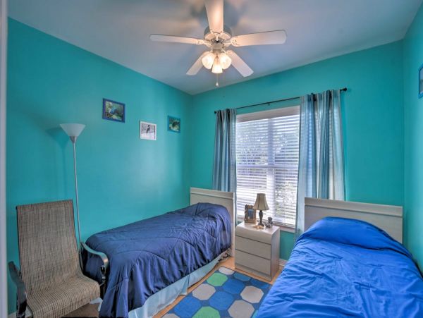 Coastal Vacation Rental in Naples 2 Bedrooms Walk To Beach