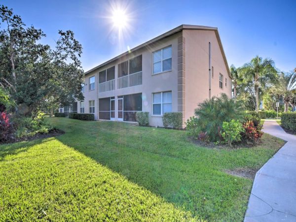 Coastal Vacation Rental in Naples 2 Bedrooms Walk To Beach
