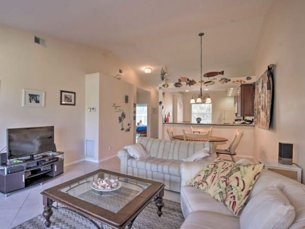 Coastal Vacation Rental in Naples 2 Bedrooms Walk To Beach