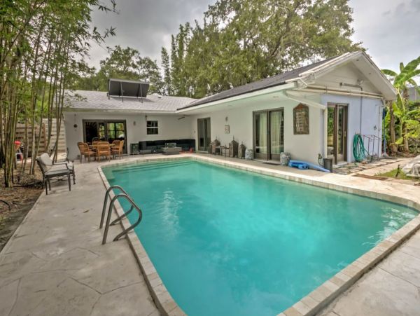 Two Bedroom Vacation Home in Sarasota Sleeps 4