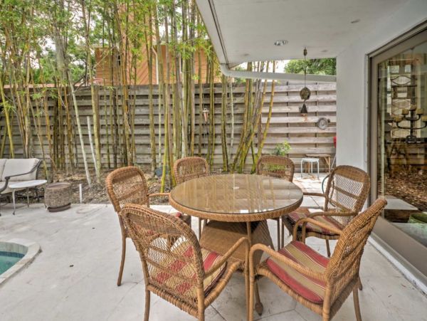 Two Bedroom Vacation Home in Sarasota Sleeps 4