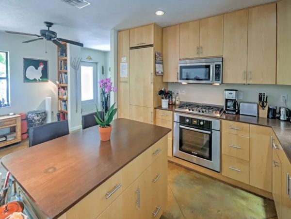 Two Bedroom Vacation Home in Sarasota Sleeps 4