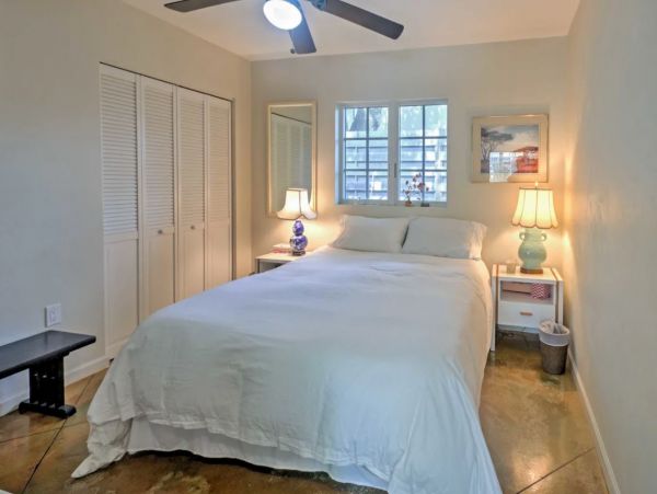 Two Bedroom Vacation Home in Sarasota Sleeps 4
