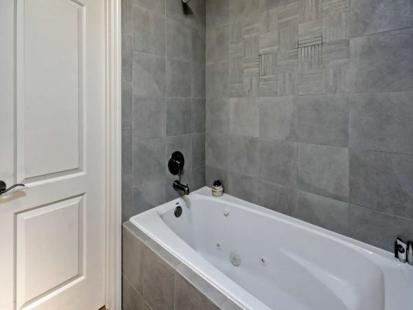 Two Bedroom Vacation Home in Sarasota Sleeps 4