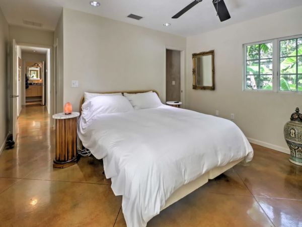 Two Bedroom Vacation Home in Sarasota Sleeps 4