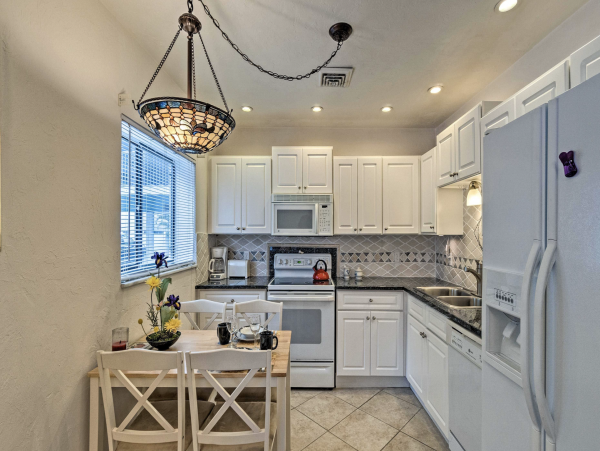 Walk to Venice Beach Two Bedroom Vacation Rental
