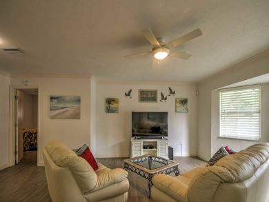 Charming Pool Home for Rent on Sarasota Sleeps 4 Guests Charming Pool Home for Rent on Sarasota Sleeps 4 Guests
