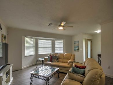 Charming Pool Home for Rent on Sarasota Sleeps 4 Guests Charming Pool Home for Rent on Sarasota Sleeps 4 Guests