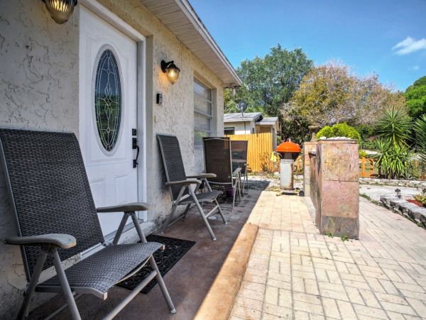 Close to Beach Three Bedroom Vacation Rental in Naples