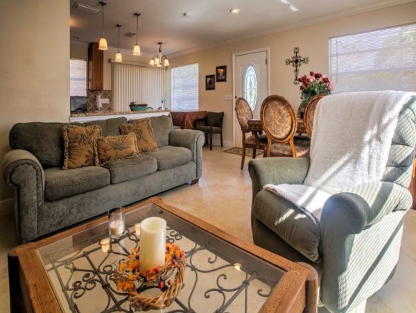 Close to Beach Three Bedroom Vacation Rental in Naples