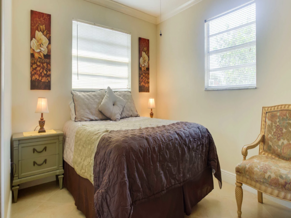 Close to Beach Three Bedroom Vacation Rental in Naples