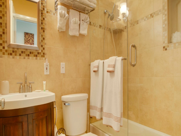Close to Beach Three Bedroom Vacation Rental in Naples