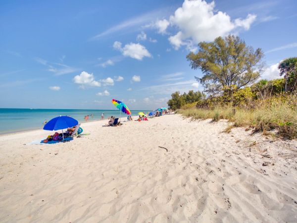 Close to Beach Three Bedroom Vacation Rental in Naples