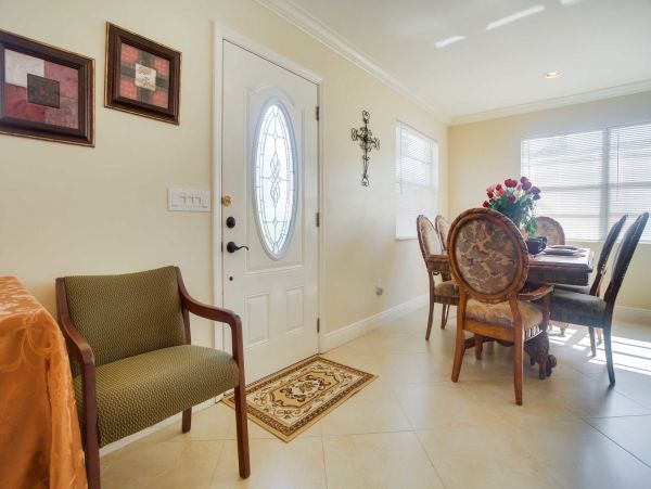 Close to Beach Three Bedroom Vacation Rental in Naples