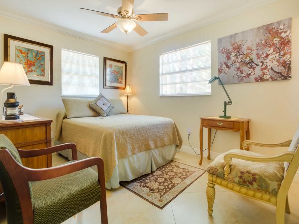 Close to Beach Three Bedroom Vacation Rental in Naples