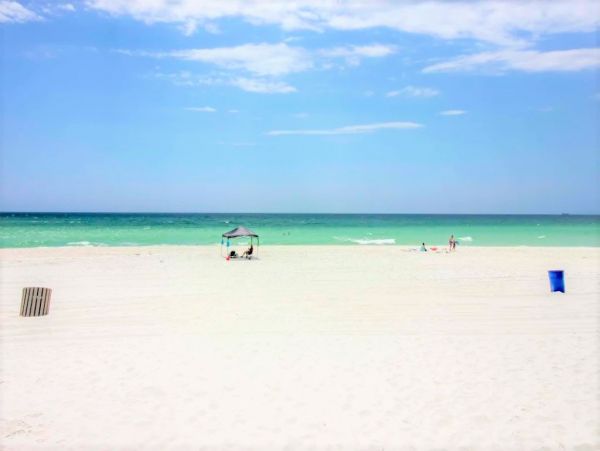 Cozy One Bedroom Vacation Condo in Panama City Beach with Shared Pool