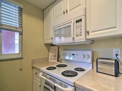 Perfect Gulf Getaway: Remodeled 1-Bedroom Condo Steps from the Beach
