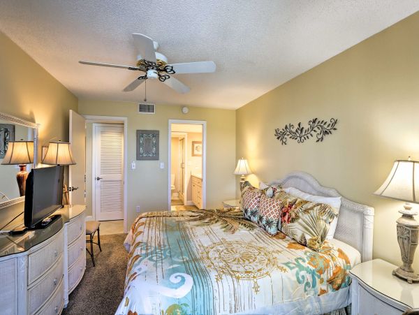 Englewood, Florida Beachfront Vacation Rental - Gulf Coast Condo with Private Beach Access