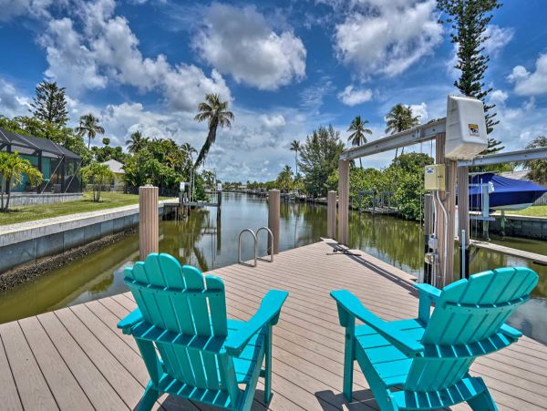 Great Waterfront Home with Pool & Spa in Marco Island