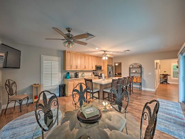Great Waterfront Home with Pool & Spa in Marco Island