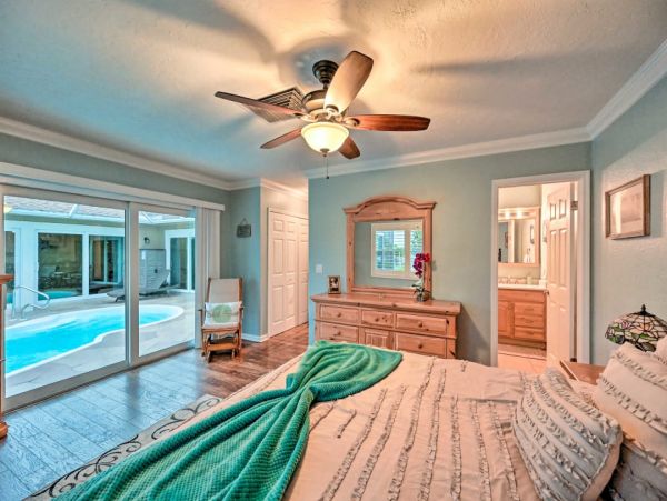 Great Waterfront Home with Pool & Spa in Marco Island
