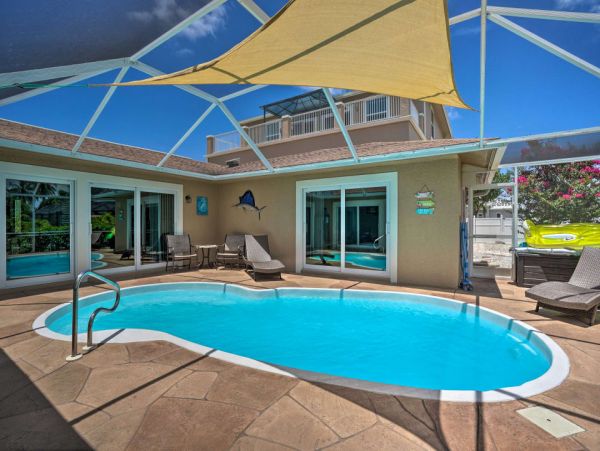 Great Waterfront Home with Pool & Spa in Marco Island