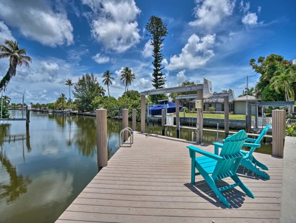 Great Waterfront Home with Pool & Spa in Marco Island