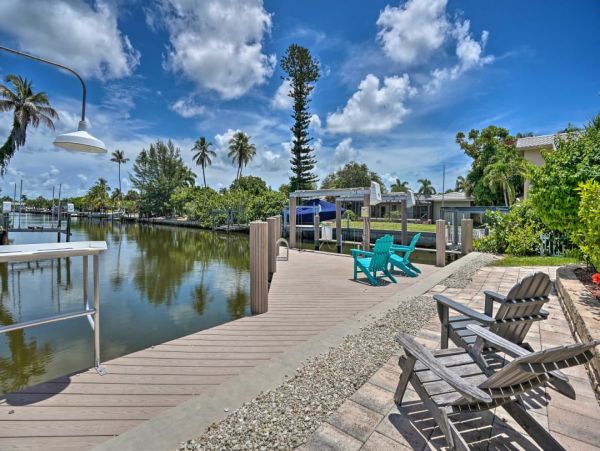 Great Waterfront Home with Pool & Spa in Marco Island