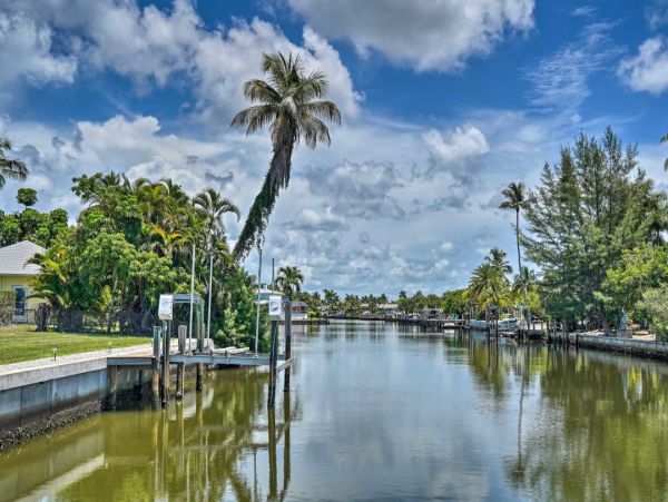 Great Waterfront Home with Pool & Spa in Marco Island