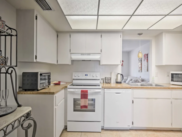 Two Bedroom Duplex in Cape Coral Walk to Swimming Beach!