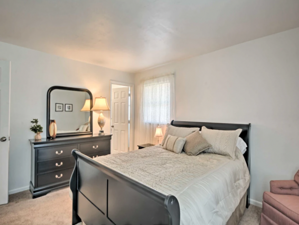 Two Bedroom Duplex in Cape Coral Walk to Swimming Beach!