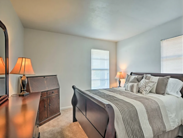 Two Bedroom Duplex in Cape Coral Walk to Swimming Beach!
