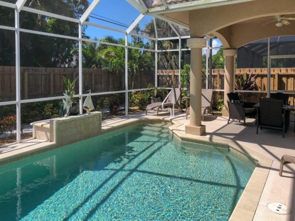Beautiful Naples Vacation Home Walk to Beach with Pool