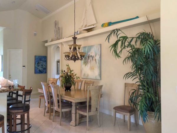 Beautiful Naples Vacation Home Walk to Beach with Pool